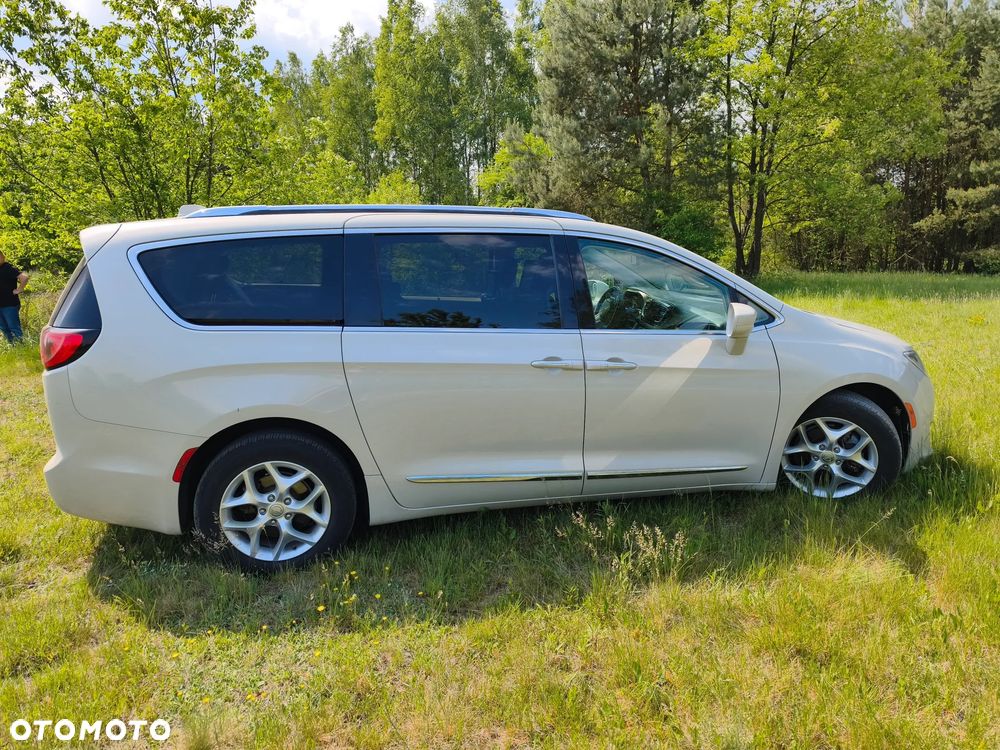 Chrysler Pacifica - 16