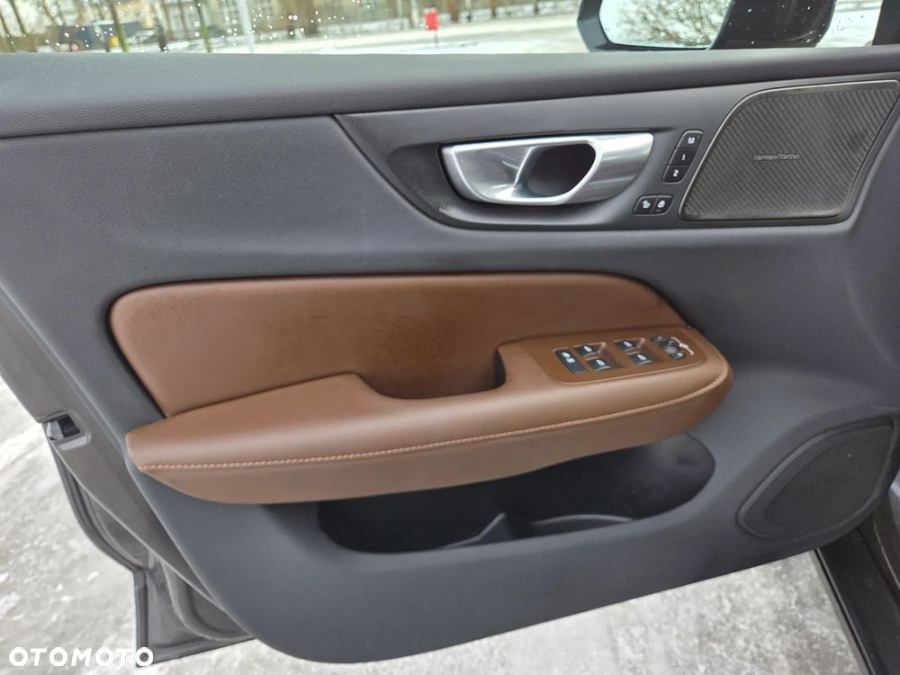 Volvo S60 B5 B AWD Ultimate Dark - 14