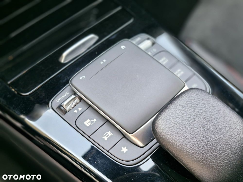 Mercedes-Benz CLA 200 AMG Line 7G-DCT - 26