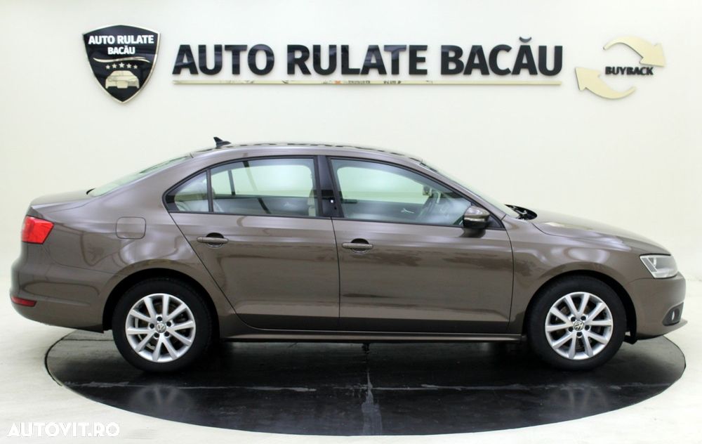 Volkswagen Jetta - 4
