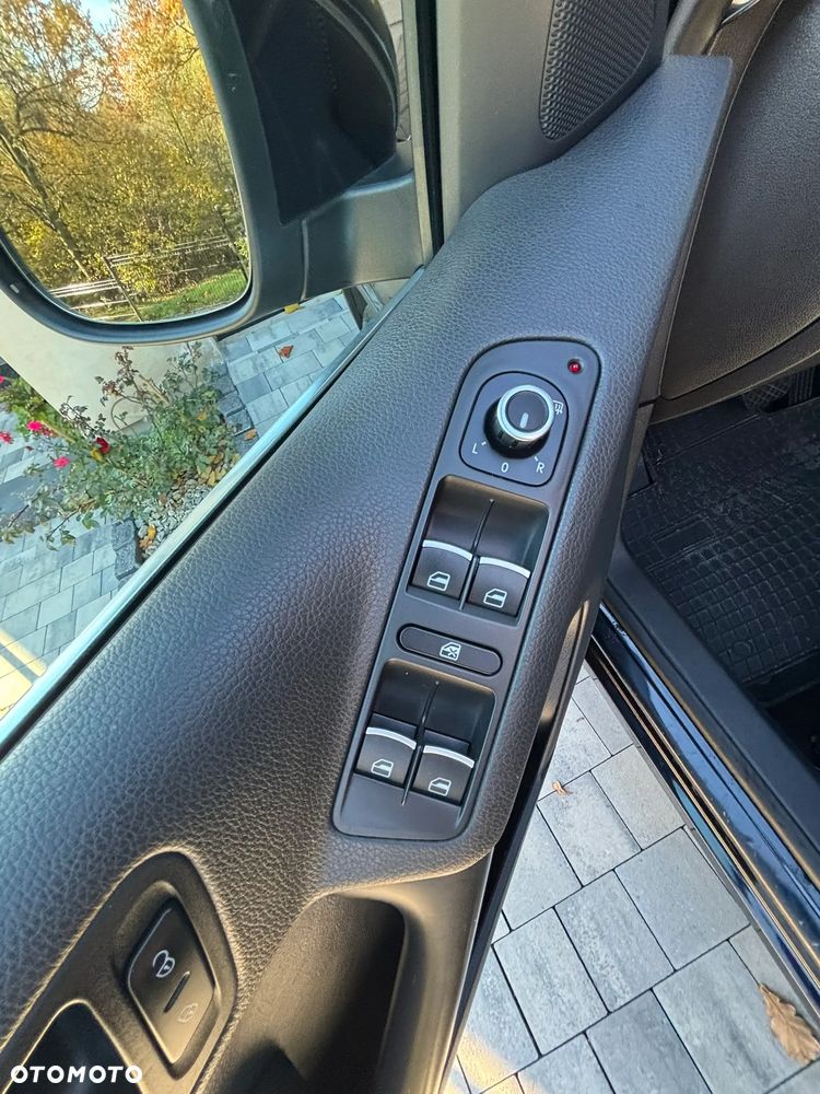 Volkswagen Tiguan - 32