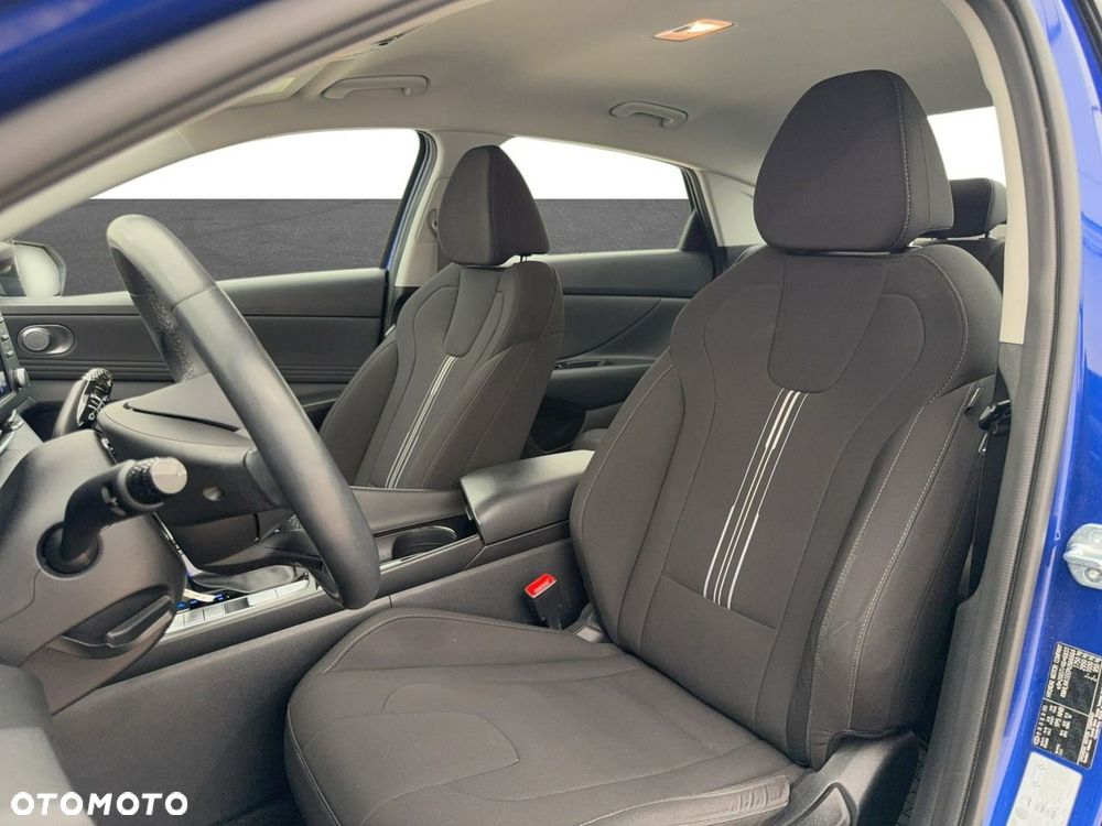 Hyundai Elantra - 16
