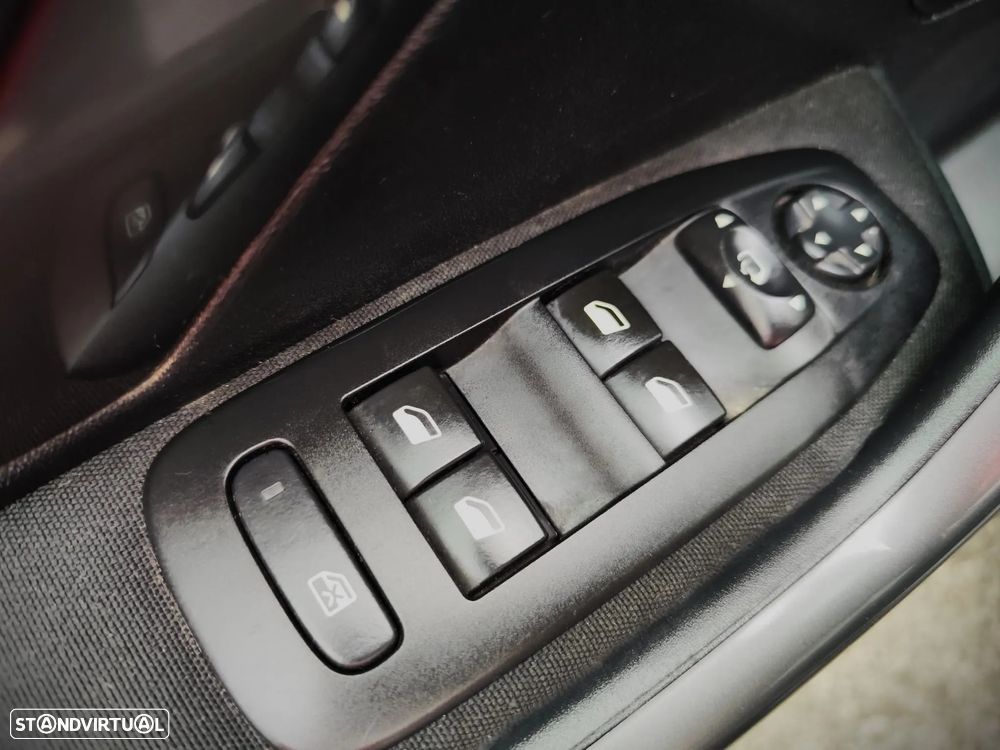 Peugeot 2008 1.2 PureTech Style - 23