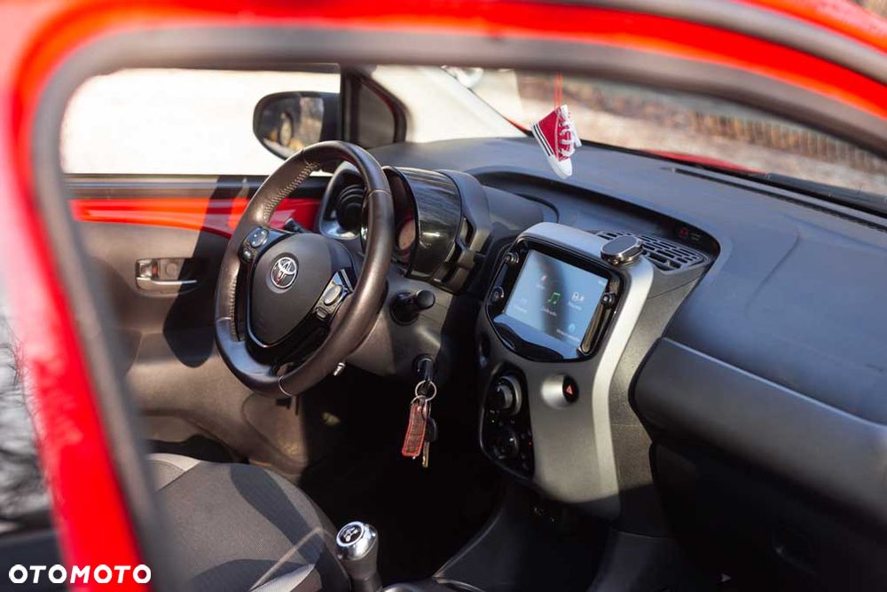 Toyota Aygo x-play connect - 16