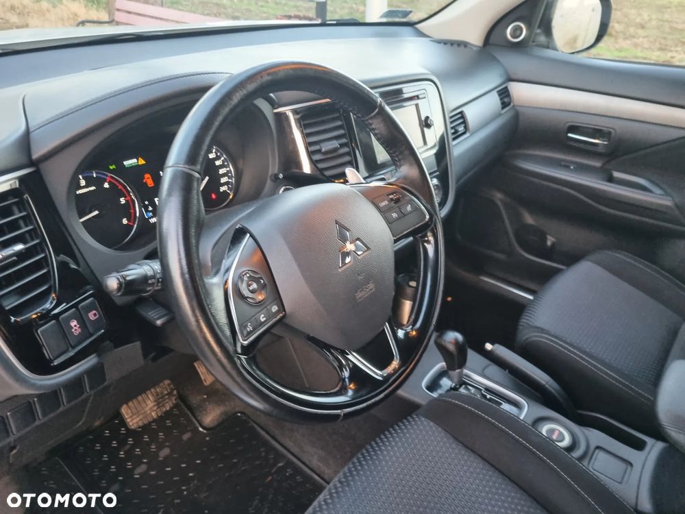 Mitsubishi Outlander 2.2 DID Intense + 4WD - 23