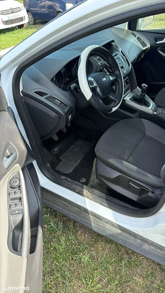 Ford Focus - 13