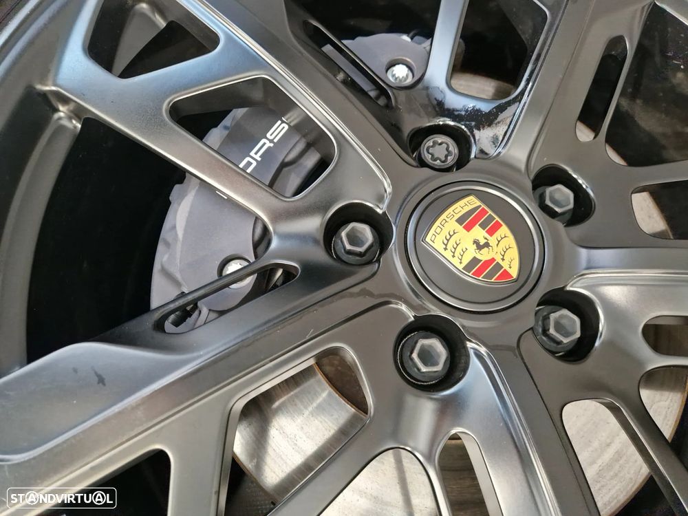 Porsche Taycan Cross Turismo 4 - 11
