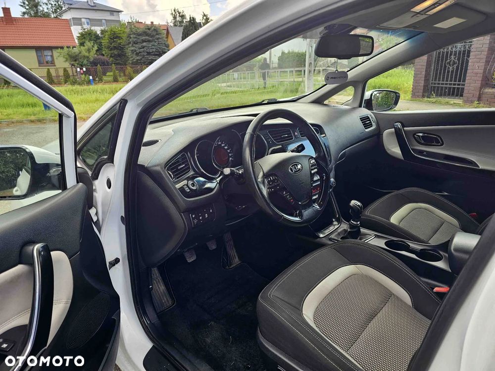 Kia Ceed 1.6 GDI ISG Platinum Edition - 10