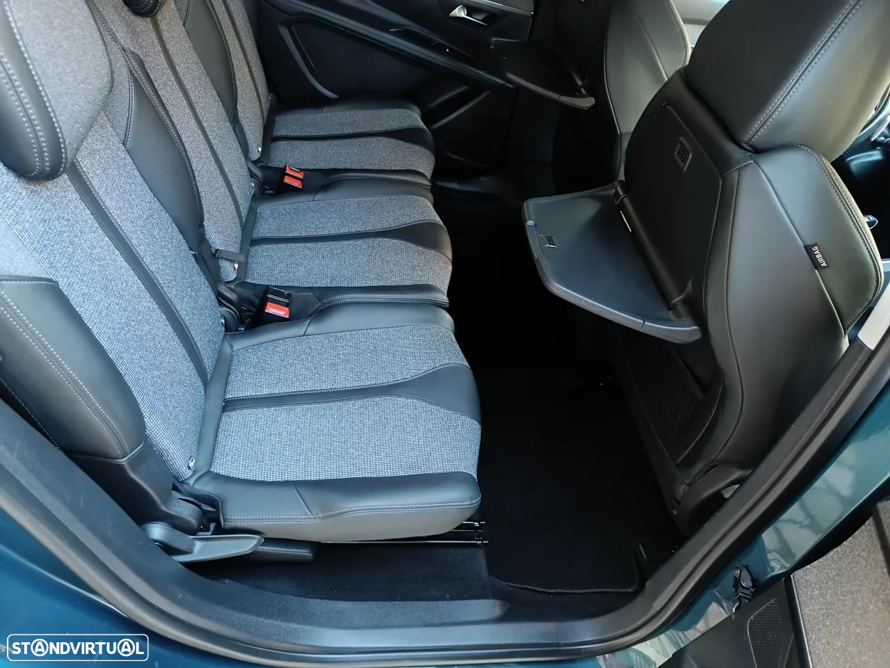 Peugeot 5008 1.2 PureTech Allure EAT8 - 28