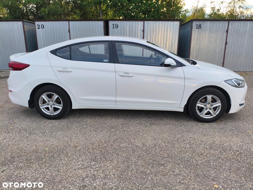 Hyundai Elantra 1.6 Comfort - 14