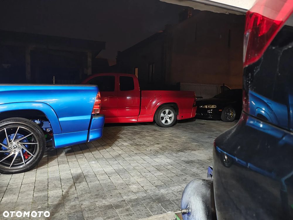 Toyota Tacoma - 4