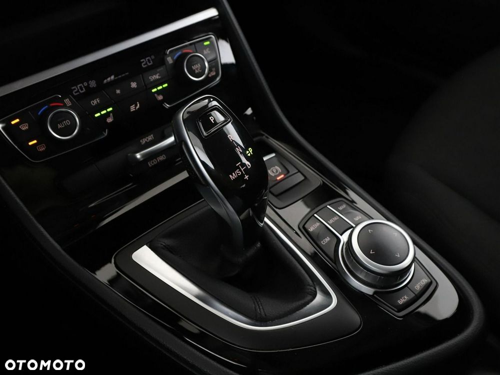BMW Seria 2 218d Advantage - 28