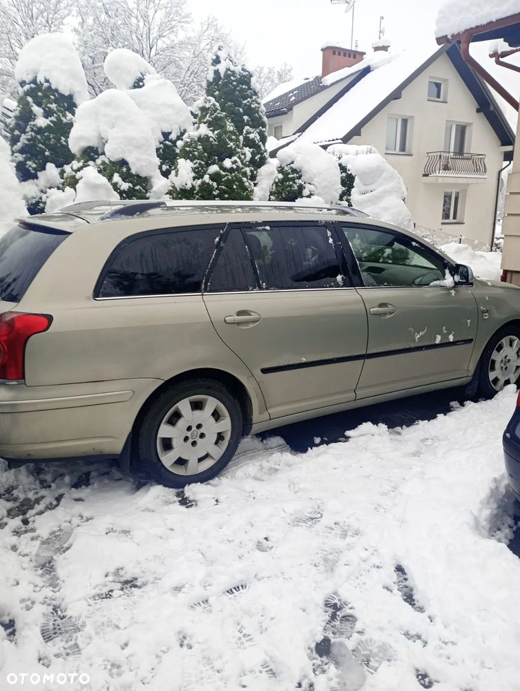 Toyota Avensis 2.0 D-4D Sol - 2