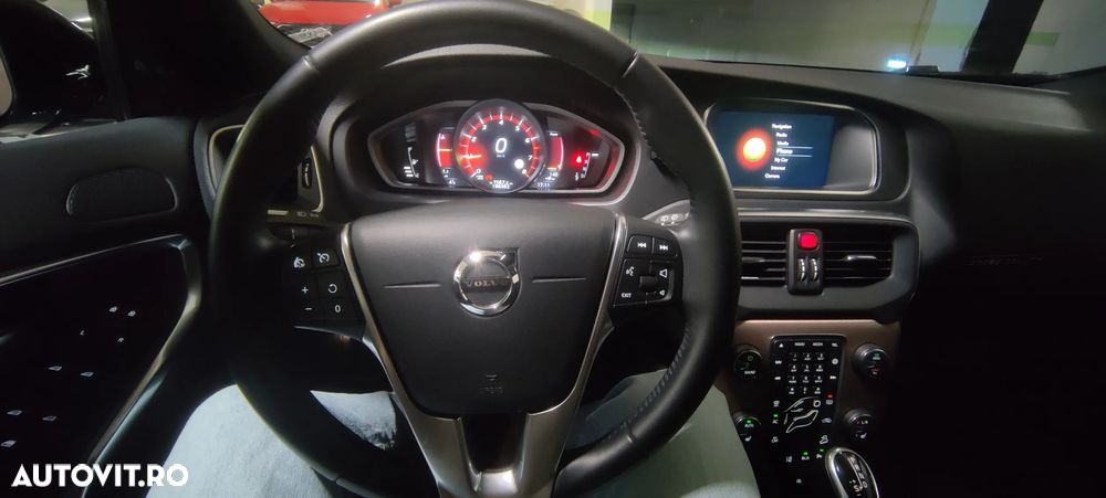 Volvo V40 T5 VEA AWD Aut Momentum - 11