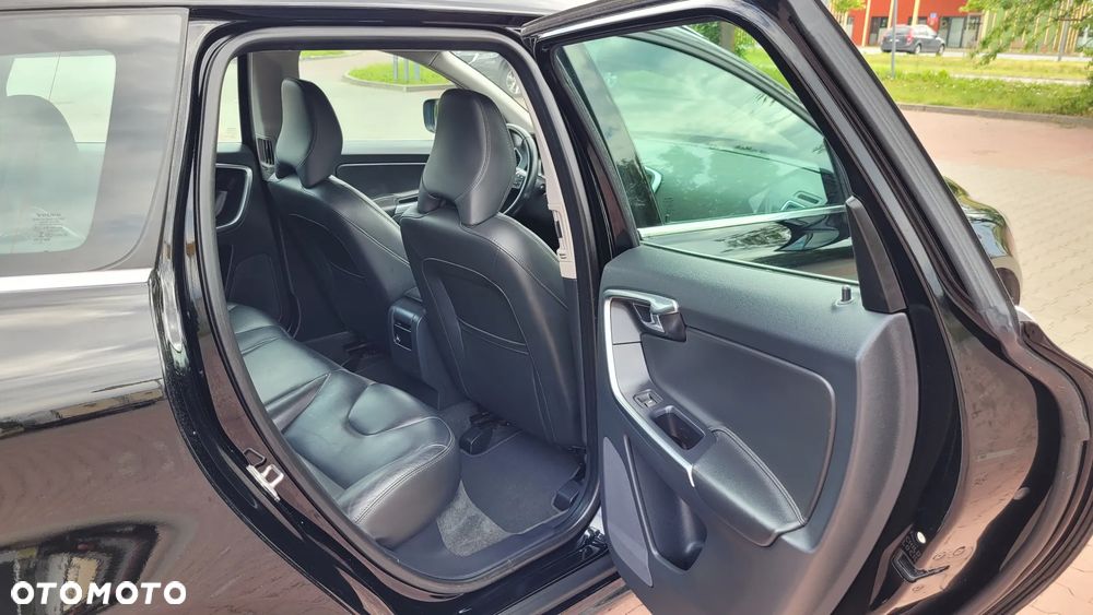 Volvo XC 60 D4 AWD Summum - 11