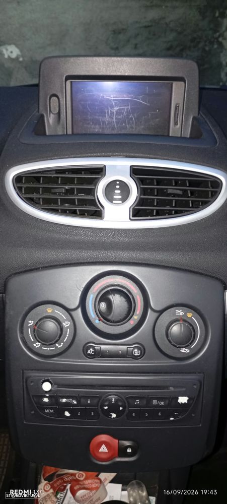 Renault Clio 1.2 16V Authentique - 8