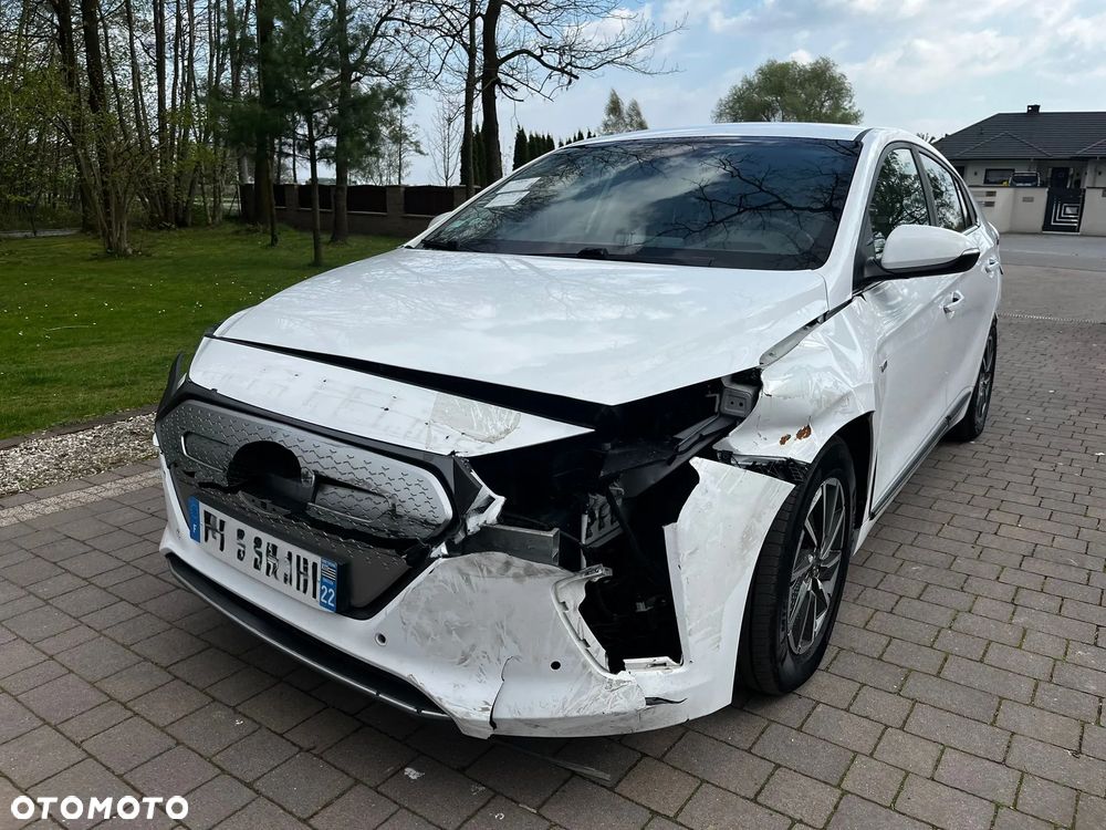 Hyundai IONIQ - 12