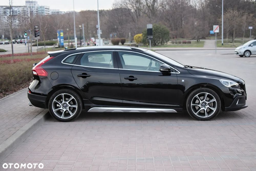 Volvo V40 Cross Country - 1