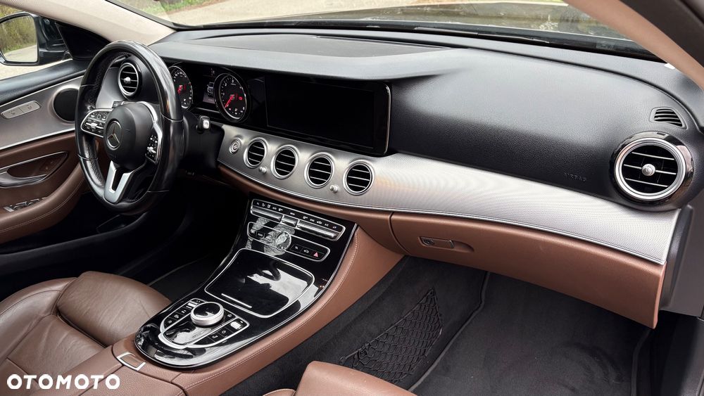 Mercedes-Benz Klasa E 220 d 4-Matic 9G-TRONIC - 28