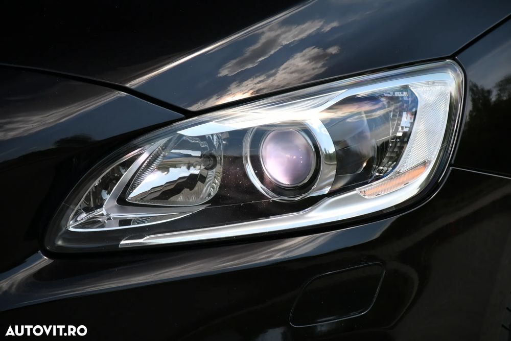 Volvo V60 D6 Plug-In-Hybrid AWD Geartronic Summum - 12