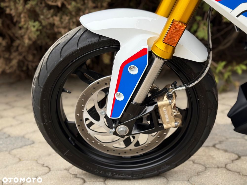 BMW G - 26