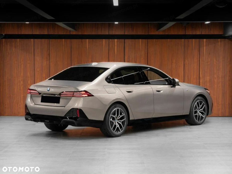 BMW Seria 5 520d xDrive mHEV M Sport - 6