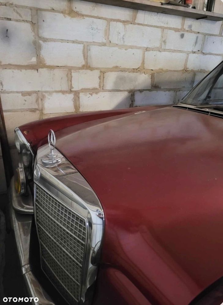 Mercedes-Benz 280 - 4