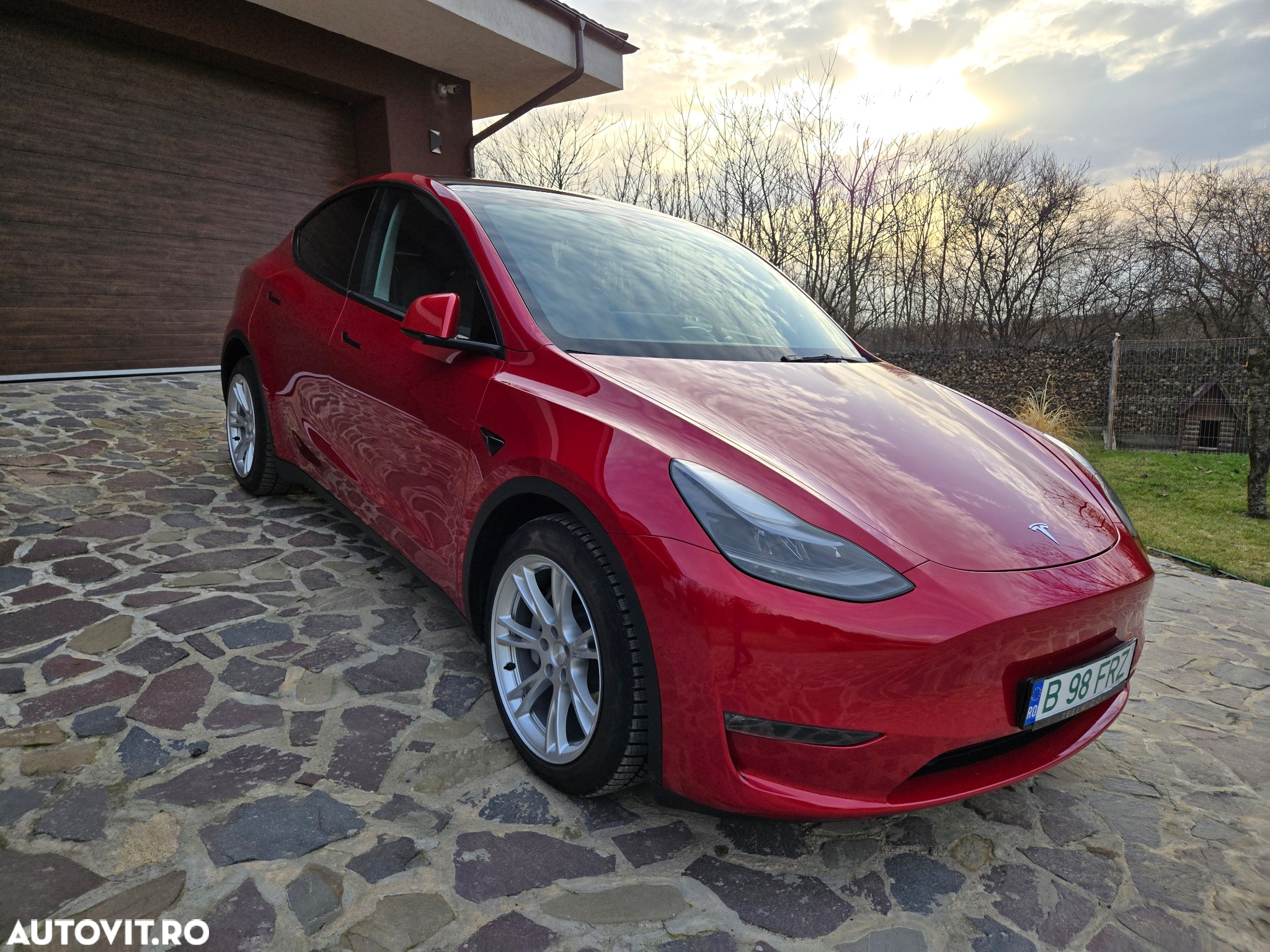 Tesla Model Y - 10