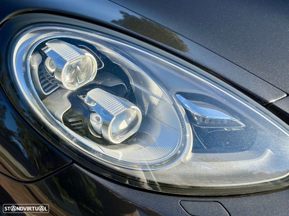 Porsche Panamera - 4