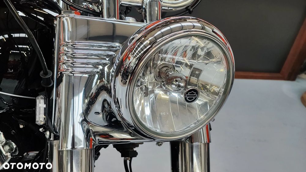 Harley-Davidson Softail Custom - 23