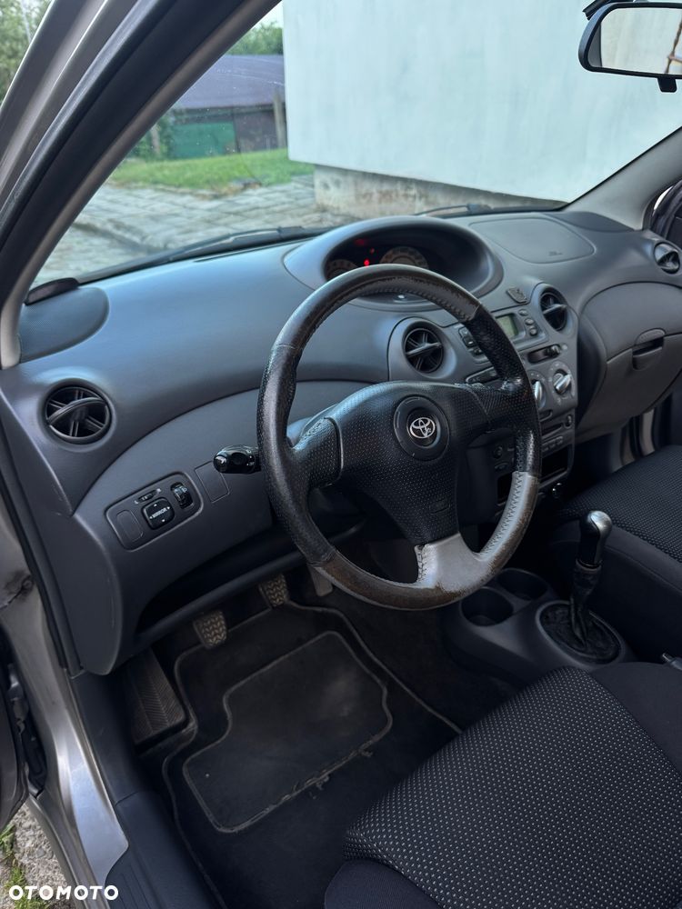 Toyota Yaris - 15