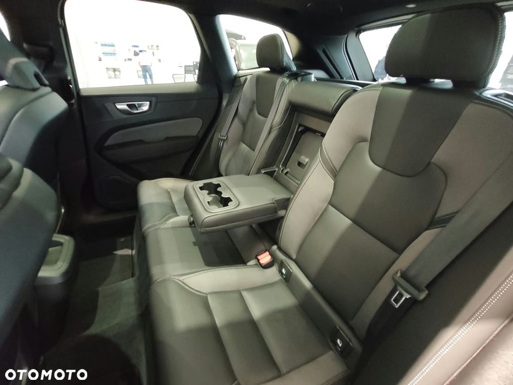Volvo XC 60 B5 B AWD Ultimate Black Edition - 19