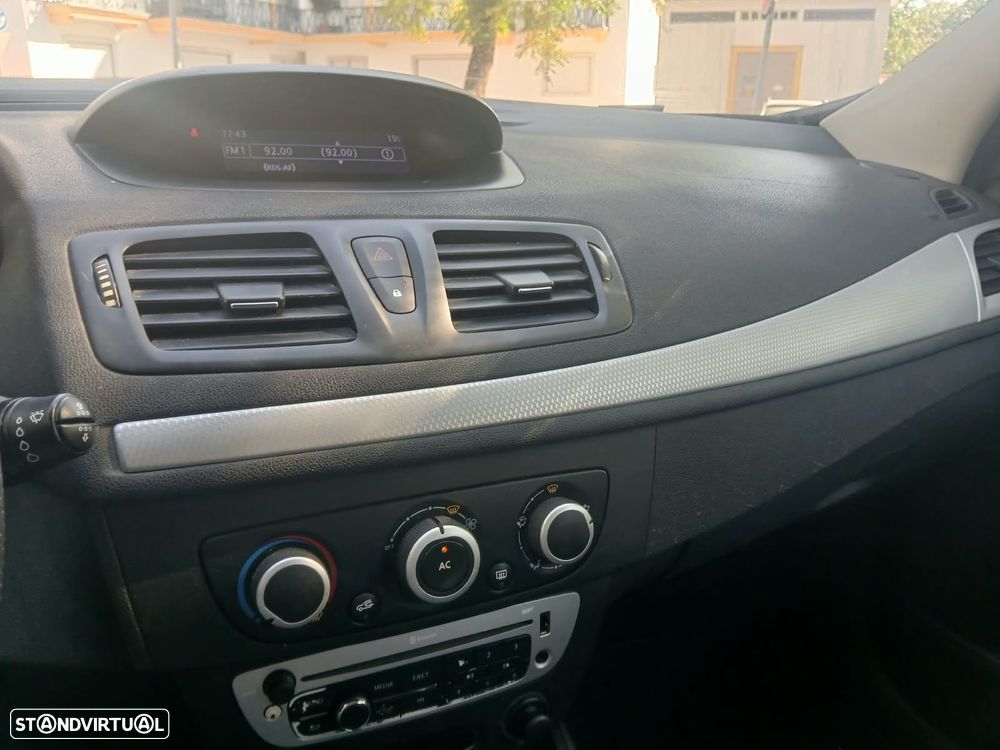 Renault Mégane Sport Tourer 1.5 dCi Dynamique SS - 16