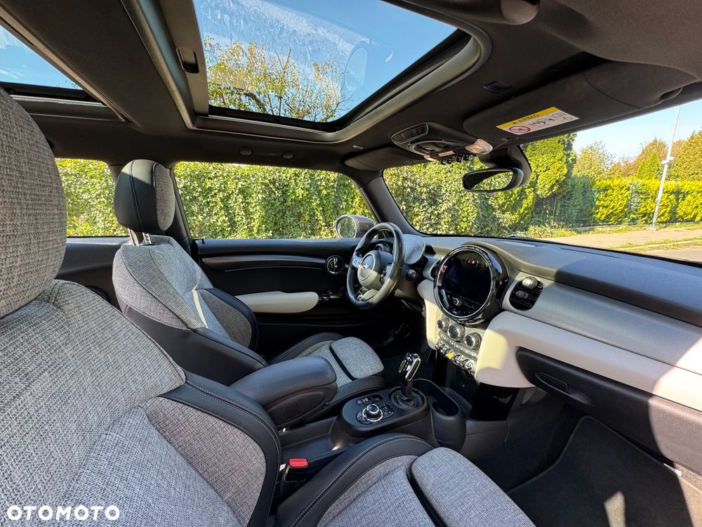 MINI Cooper SE Classic Trim - 6