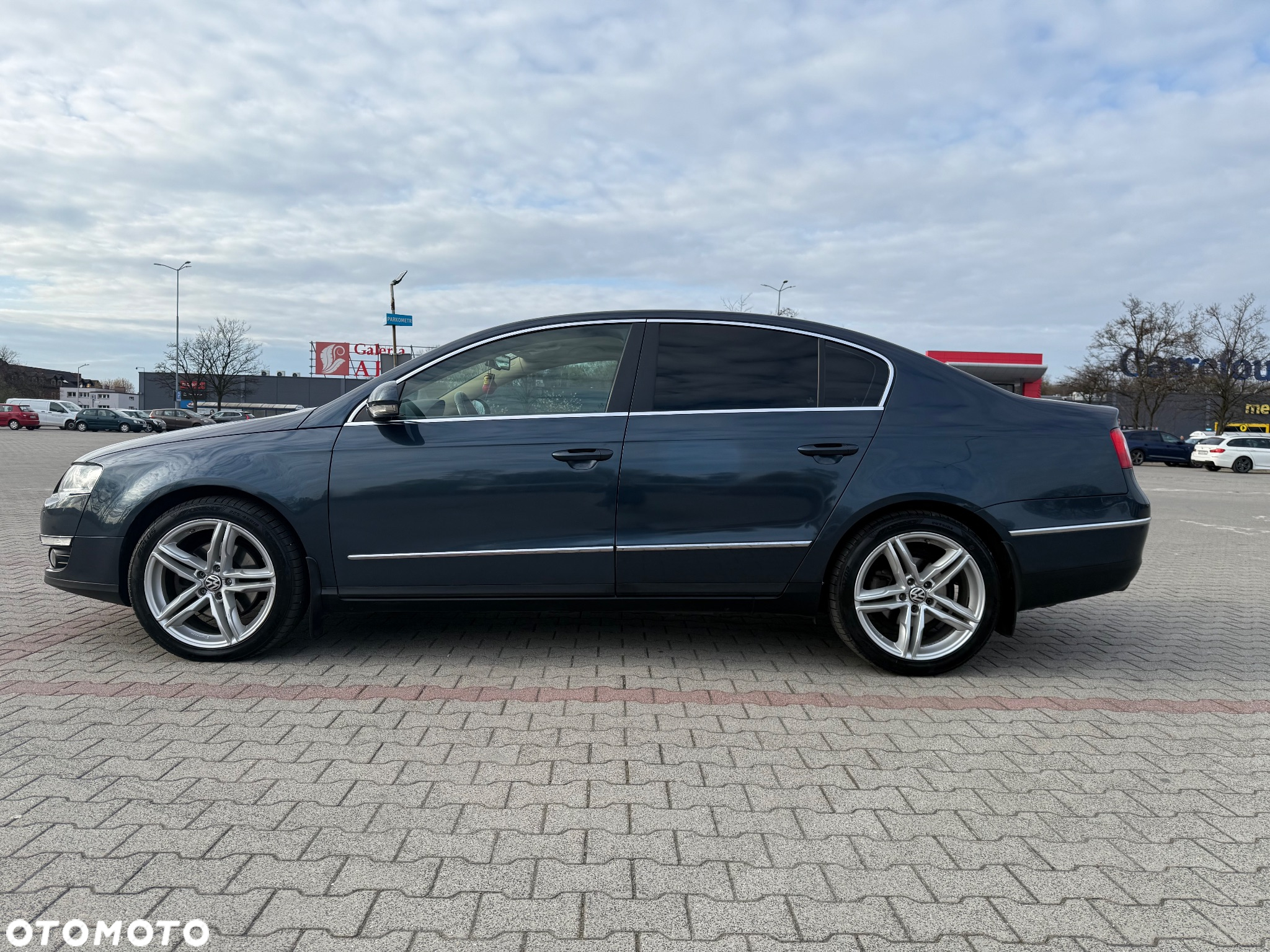 Volkswagen Passat - 4