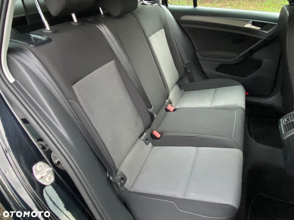 Volkswagen Golf - 37