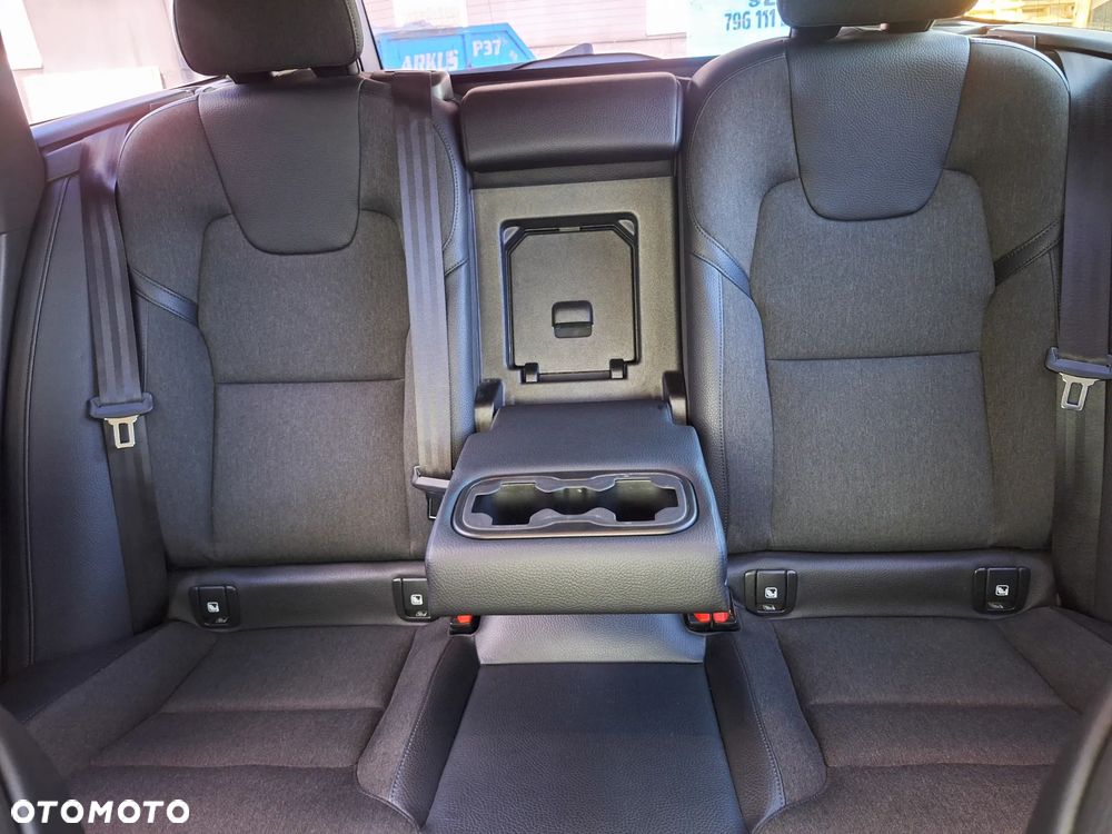 Volvo V90 D4 Momentum Pro - 24