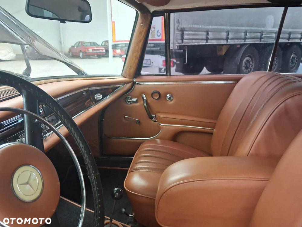 Mercedes-Benz 280 - 20