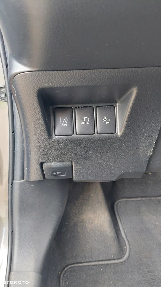 Toyota Yaris 1.5 VVT-i Selection - 12