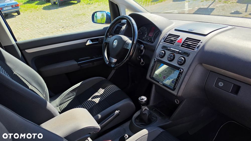 Volkswagen Touran 2.0 FSI Highline - 5