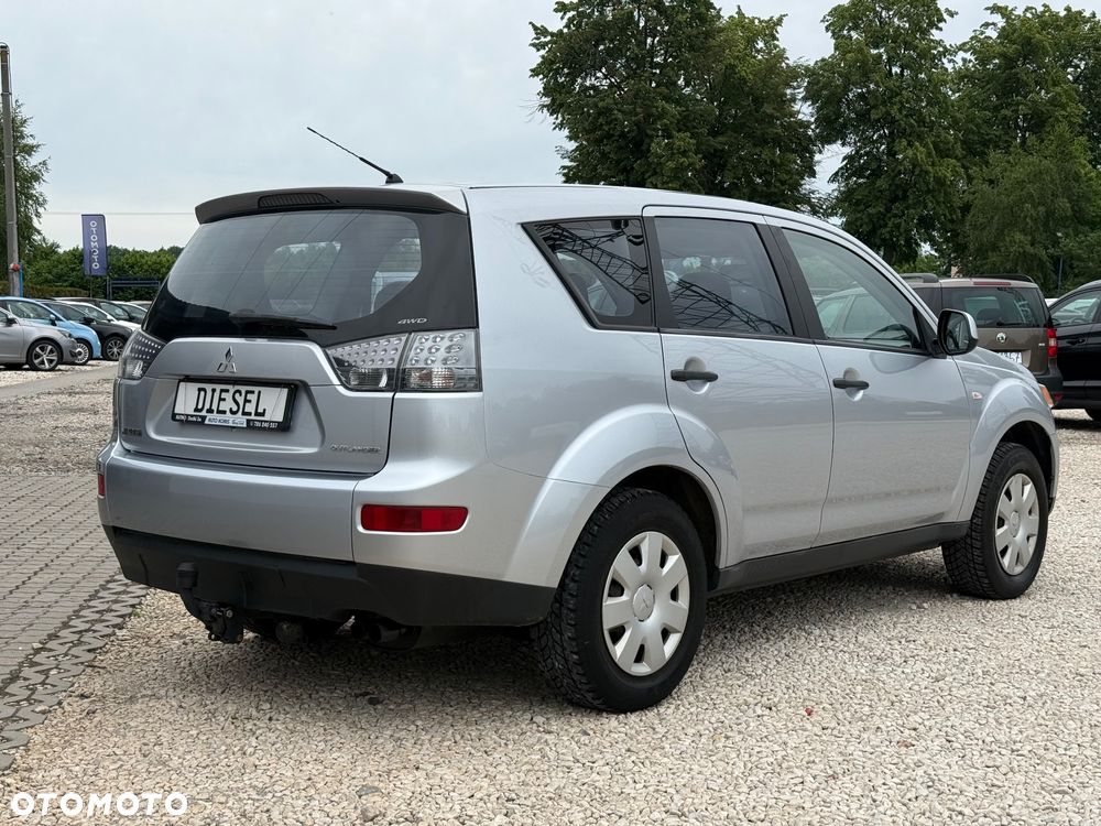 Mitsubishi Outlander 2.0 DID Intense + - 18