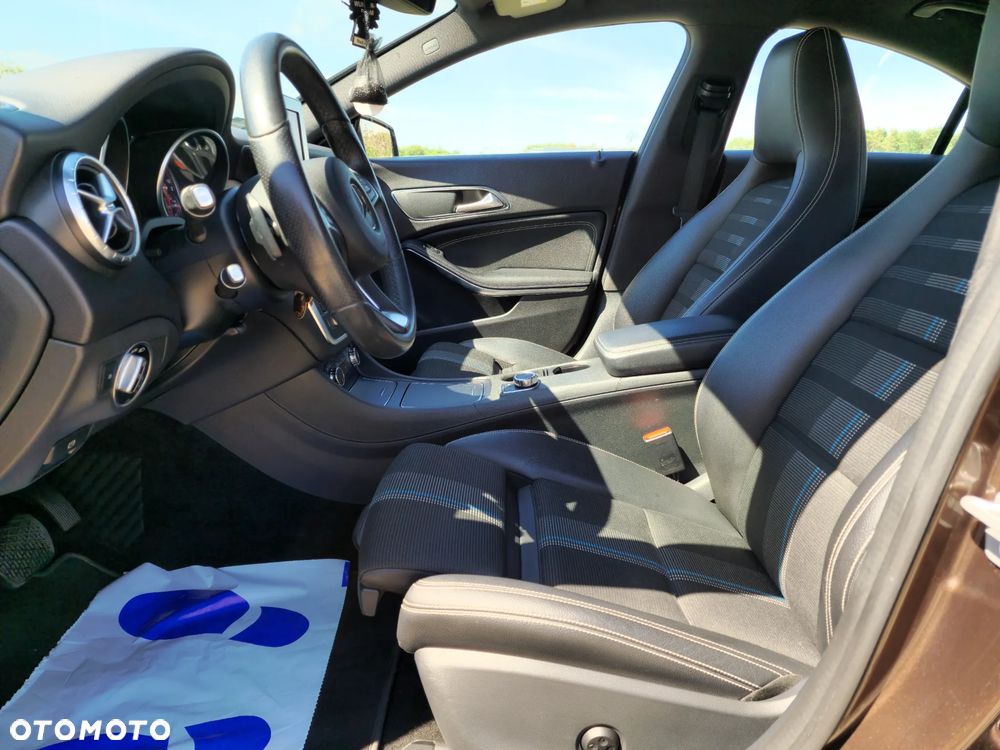 Mercedes-Benz CLA 180 7G-DCT - 7