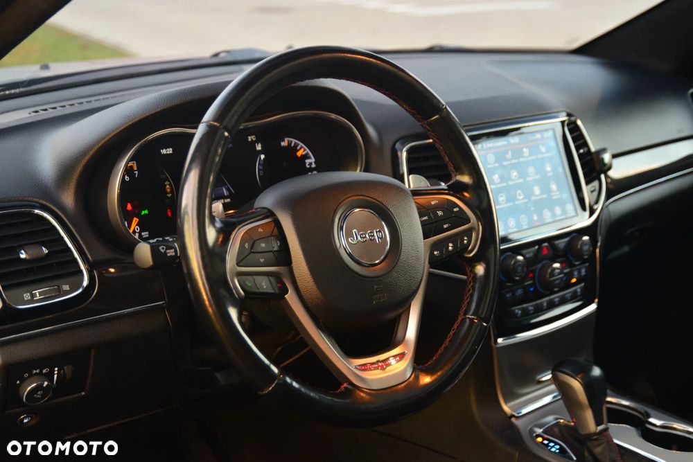 Jeep Grand Cherokee - 25