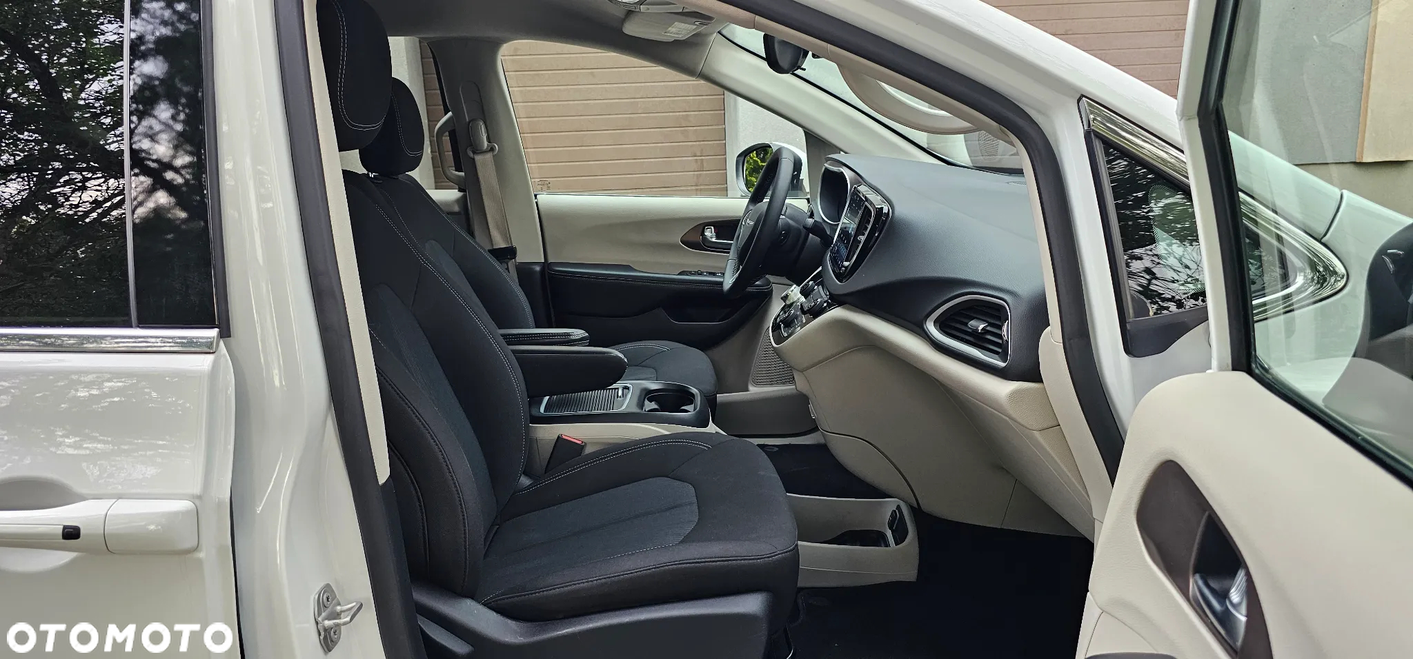 Chrysler Pacifica - 13