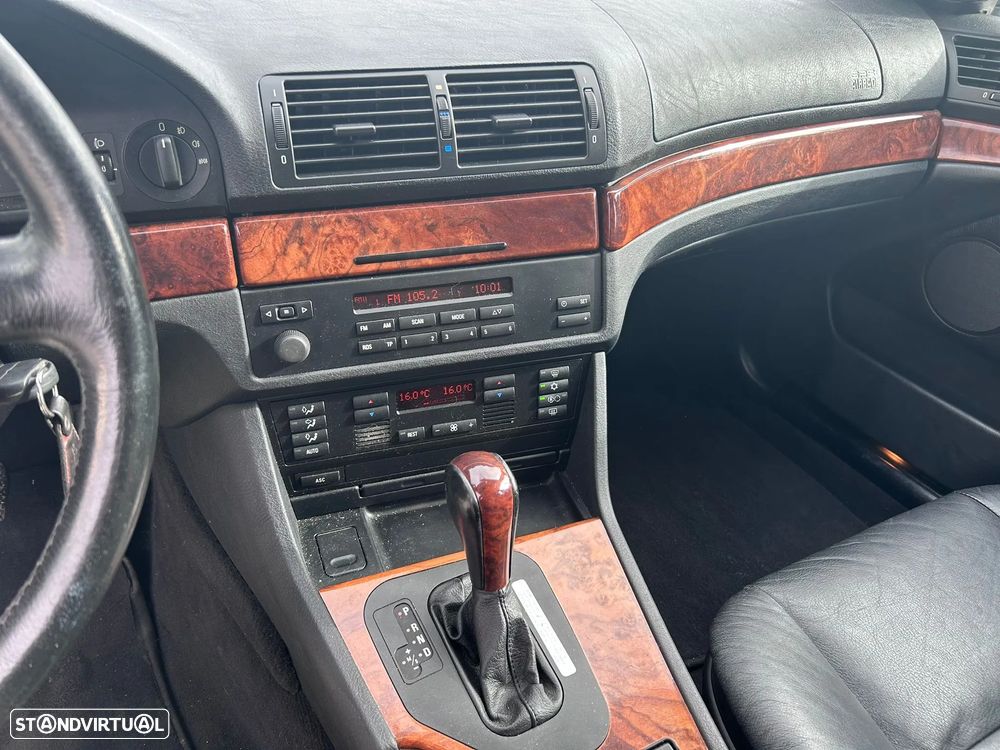 BMW 528 iA - 9