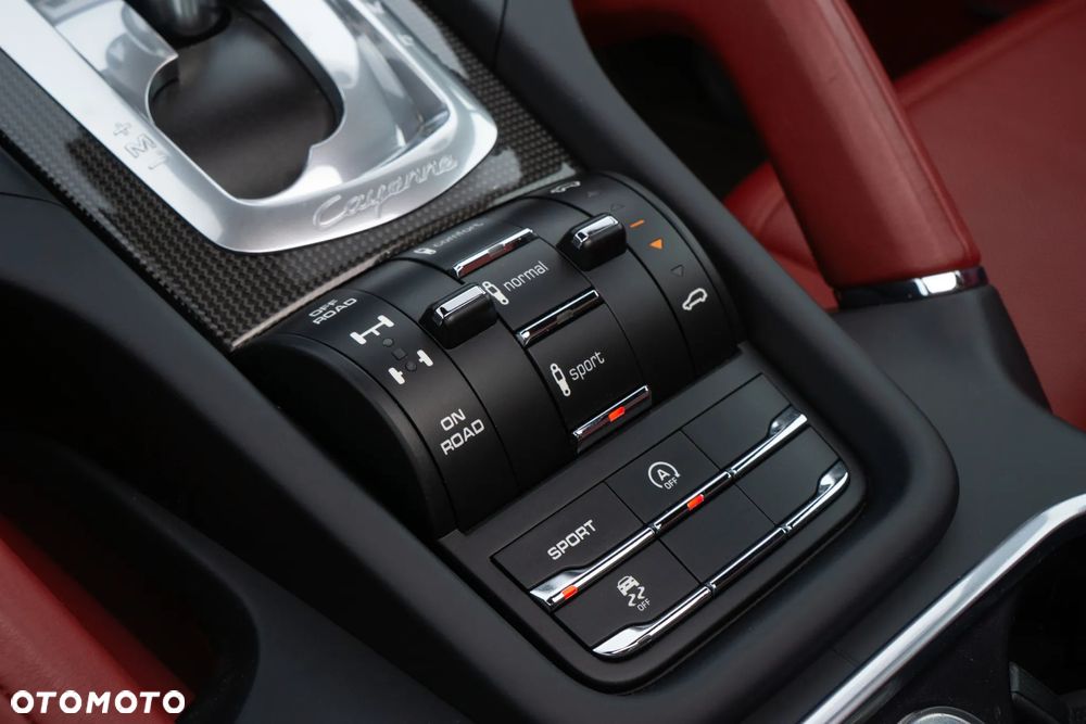 Porsche Cayenne Turbo S Tiptronic S - 27