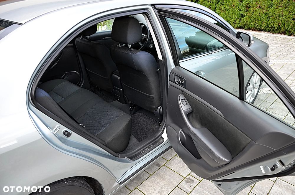 Toyota Avensis 2.0 D-4D Team - 19