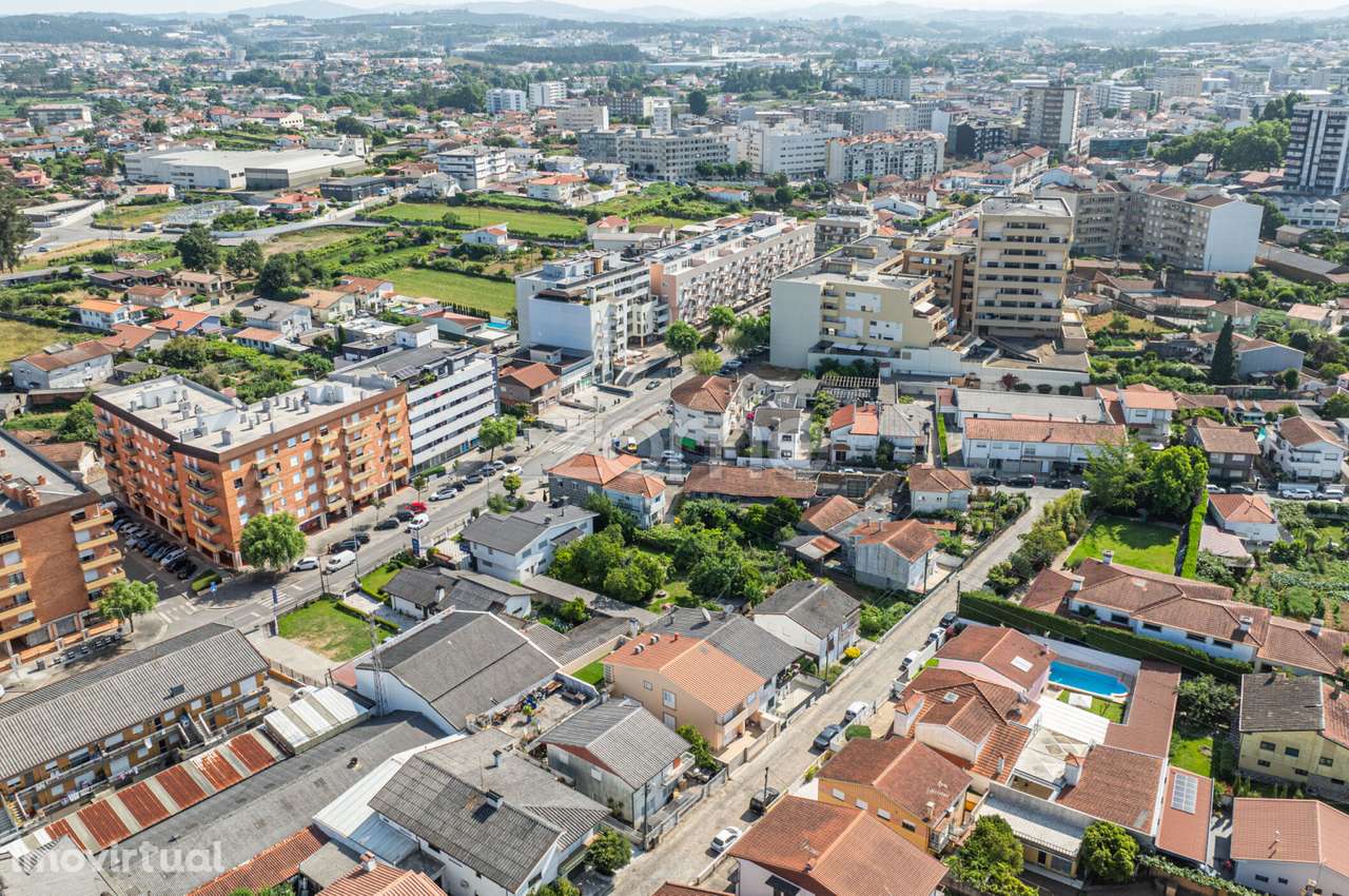 Moradia T5 4 frentes no Centro da Trofa - Grande imagem: 4/18