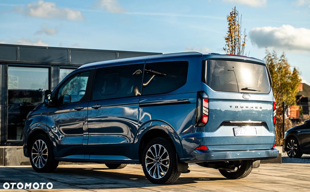 Ford Tourneo Custom - 12