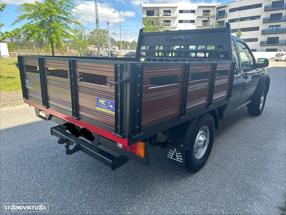 Isuzu D-Max 4x4 Space Cab Custom - 3